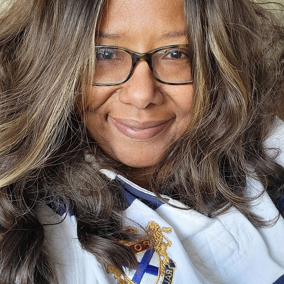 Meet your Posher, Pamela - Picture 2 of 2